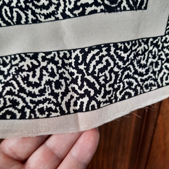 Adrienne Vittadini Silk Square Scarf Tan Cream Black Floral Pattern Semi-sheer - Picture 10 of 10